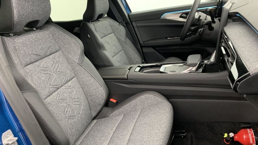 Aperçu du véhicule : FULL HYBRID E-TECH 200 CH TECHNO