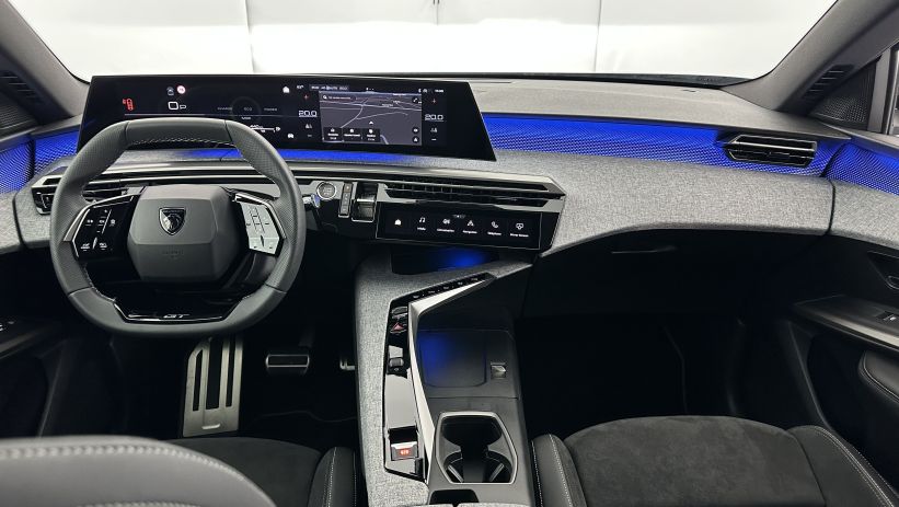 Aperçu du véhicule : III 1.2 Hybrid 145ch GT e-DCS6