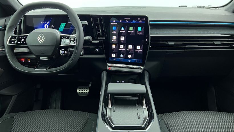 Aperçu du véhicule : E-Tech full hybrid 200 Techno esprit Alpine Gris Schiste - Toit Noir Etoilé avec 2400€ d'équipements inclus