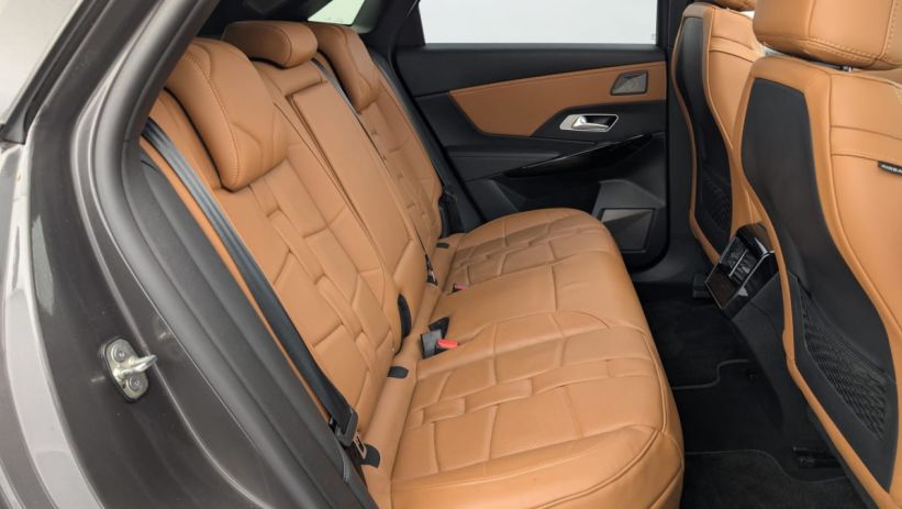 Aperçu du véhicule : Hybride E-Tense 300 EAT8 4x4 Rivoli