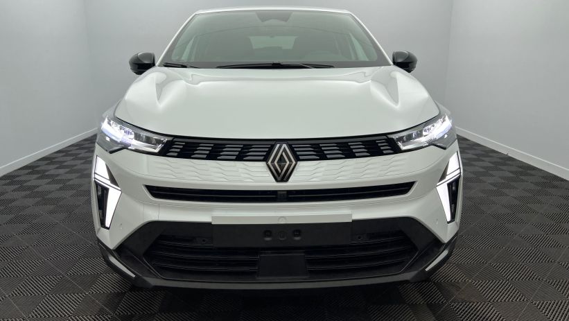 Aperçu du véhicule : E-Tech full hybrid 145 Techno Blanc Nacré avec 1700€ d'équipements inclus