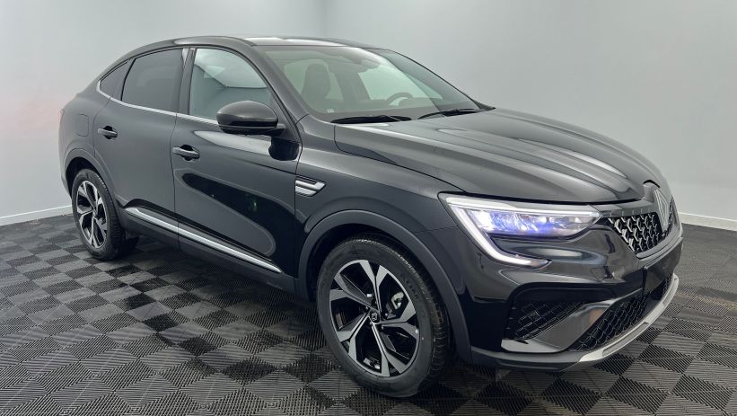 Aperçu du véhicule : E-Tech full hybrid 145 Techno Noir métal avec 800€ d'équipements inclus