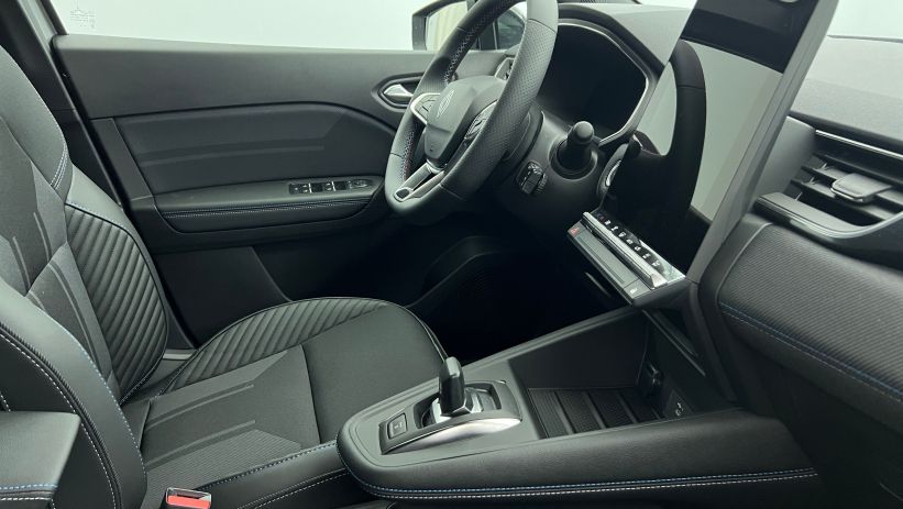 Aperçu du véhicule : E-Tech full hybrid 160 ch esprit Alpine Gris Cassiopée - Toit Noir Etoilé avec 2150€ d'équipements inclus