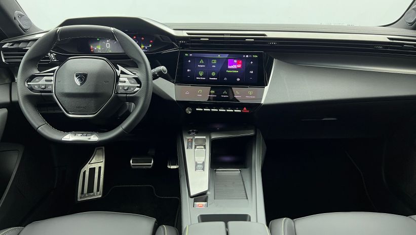 Aperçu du véhicule : BlueHDi 130ch S&S EAT8 GT Gris Artense avec 4500€ d'équipements inclus