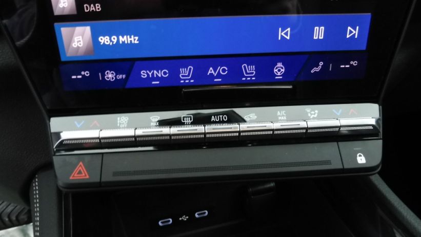 Aperçu du véhicule : 1.2 E-TECH FULL HYBRID 200CH ICONIC- 24