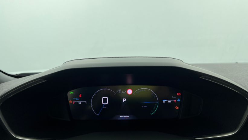 Aperçu du véhicule : Hybrid 145 e-DCS6 Allure Blanc Okénite avec 2150€ d'équipements inclus