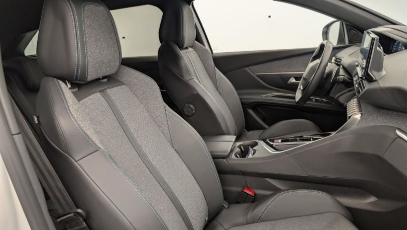 Aperçu du véhicule : Hybrid 225 e-EAT8 Allure Pack