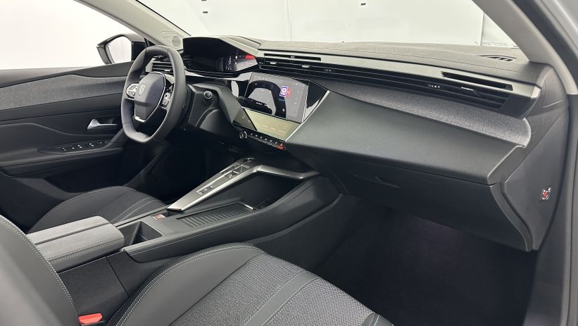 Aperçu du véhicule : III 1.2 Hybrid 145ch Allure e-DCS6