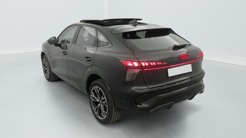 Aperçu du véhicule : E-HYBRID 272 CH S TRONIC 6 S LINE
