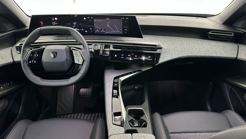 Aperçu du véhicule :  III 1.2 Hybrid 145ch Allure e-DCS6