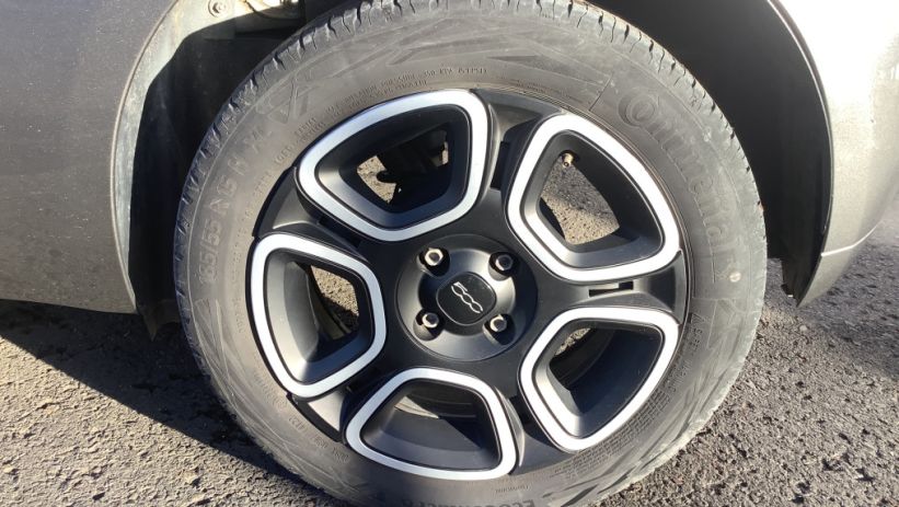 Aperçu du véhicule : 500 MY22 1.0 70 ch Hybride BSG S/S Cult