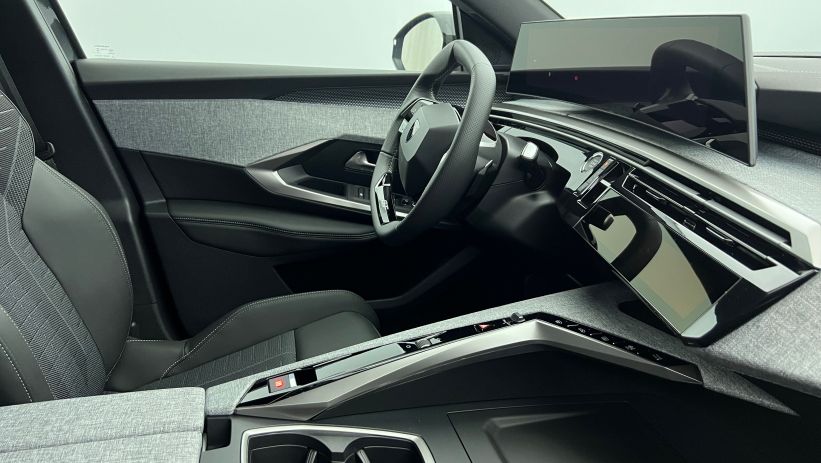 Aperçu du véhicule : Nouveau Hybrid 145 e-DCS6 GT Gris Titane avec 2470€ d'équipements inclus