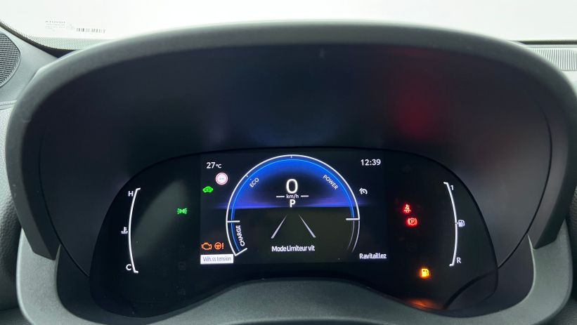 Aperçu du véhicule : Hybride 130ch 2WD Design Gris Minéral avec 2100€ d'équipements inclus