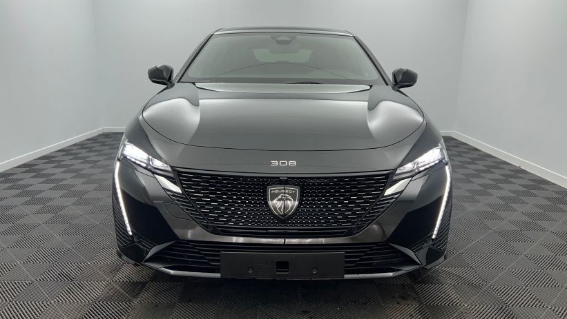 Aperçu du véhicule : BlueHDi 130ch S&S EAT8 GT Noir Perla Nera avec 2350€ d'équipements inclus