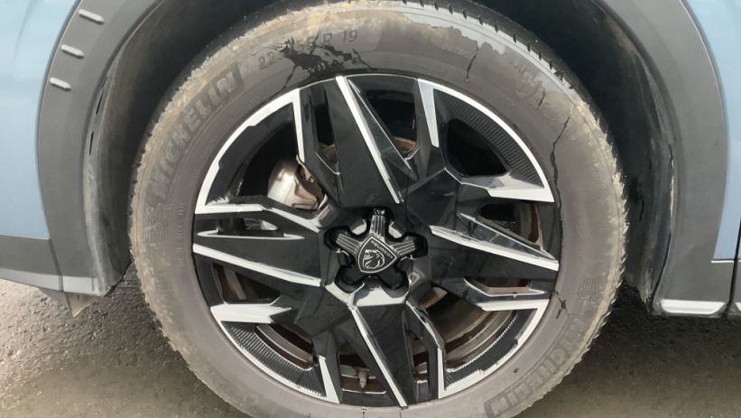 Aperçu du véhicule : 3008 Hybrid 136 e-DCS6 Allure