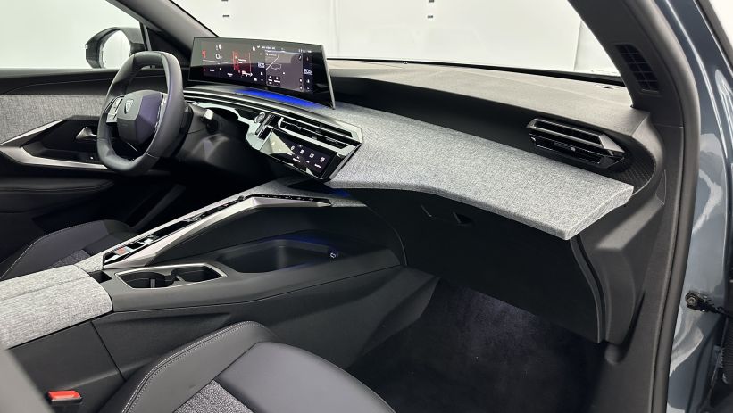Aperçu du véhicule : III 1.2 Hybrid 145ch Allure e-DCS6