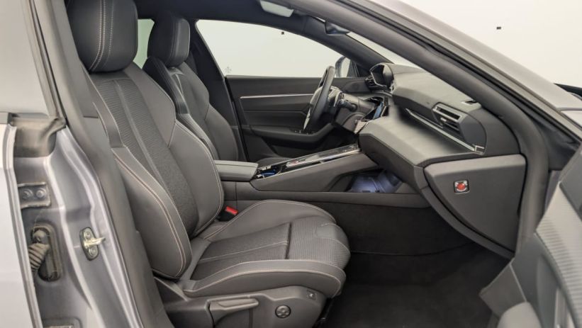 Aperçu du véhicule : Hybrid 225 e-EAT8 Allure