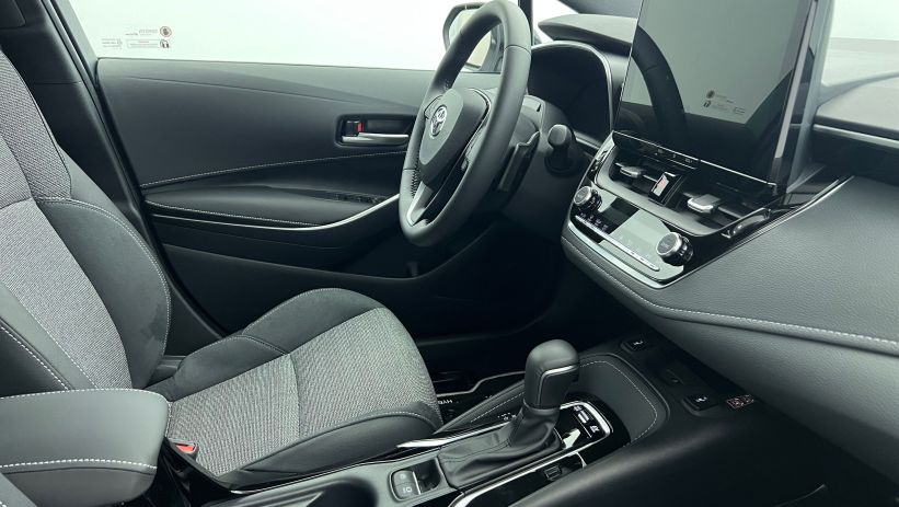 Aperçu du véhicule : Hybride 178ch Design Blanc Lunaire nacré avec 2590€ d'équipements inclus