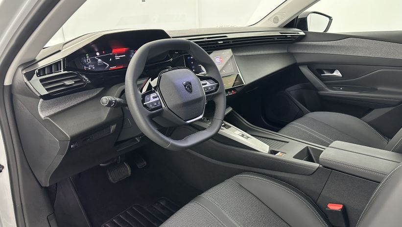 Aperçu du véhicule : III 1.2 Hybrid 145ch Allure e-DCS6