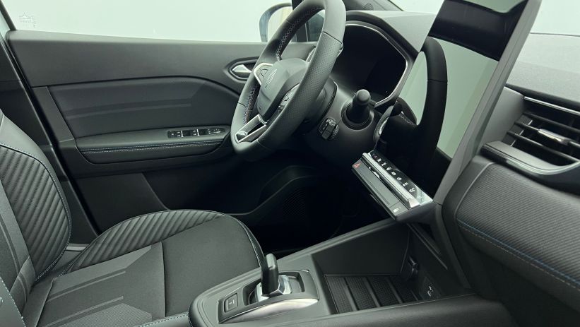 Aperçu du véhicule : E-Tech full hybrid 160 ch esprit Alpine Blanc Nacré - Toit Noir Etoilé avec 1350€ d'équipements inclus