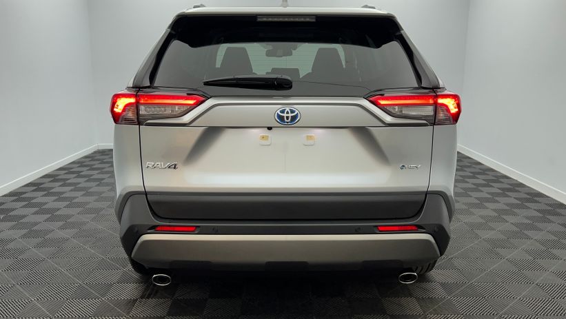 Aperçu du véhicule : Hybride 222 ch AWD-i Dynamic Gris Acier avec 2850€ d'équipements inclus
