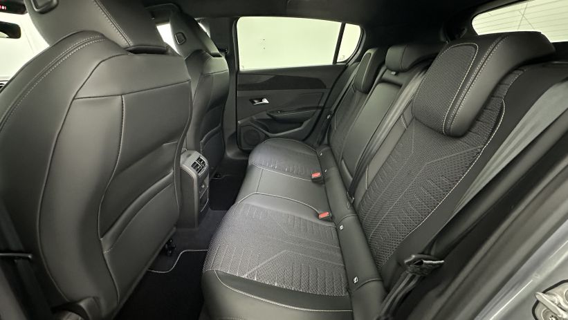 Aperçu du véhicule : III(2) 1.2 Hybrid 145ch GT e-DCS6