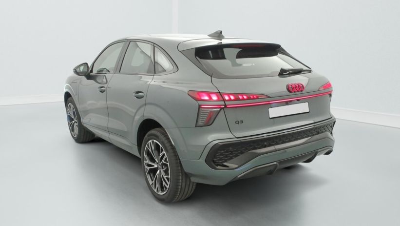 Aperçu du véhicule : E-HYBRID 272 CH S TRONIC 6 S LINE