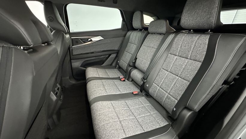 Aperçu du véhicule : VI E-Tech full hybrid 200ch Techno