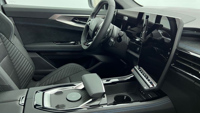Aperçu du véhicule : full hybrid E-Tech 200 ch Esprit Alpine Gris Schiste - Toit Noir Etoilé avec 4000€ d'équipements inclus