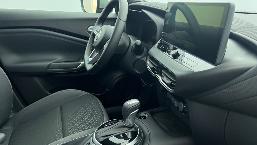Aperçu du véhicule : HYBRID 143 N-Connecta Noir Kuro - toit Gris Perle avec 2500€ d'équipements inclus