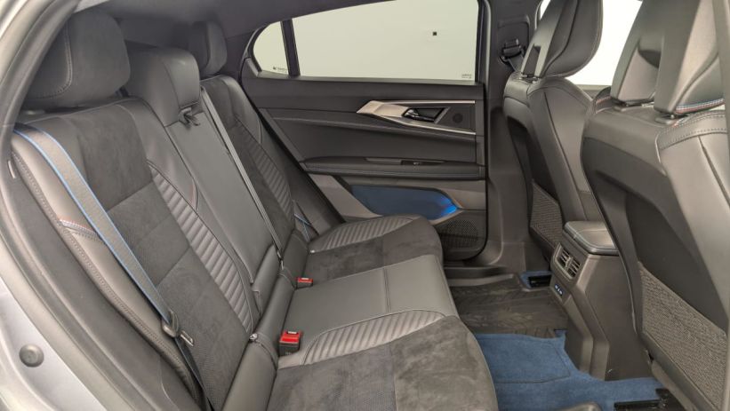 Aperçu du véhicule : hyper hybrid E-Tech 4x4 300 esprit Alpine