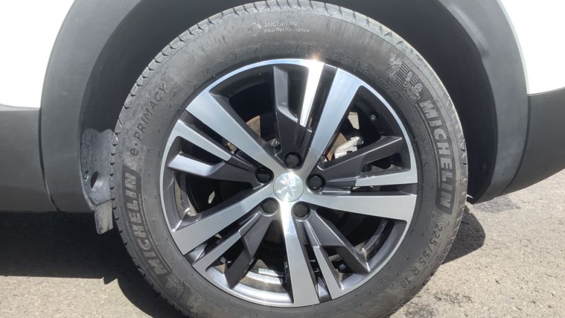 Aperçu du véhicule : 3008 Hybrid 145 e-DCS6 Allure Pack