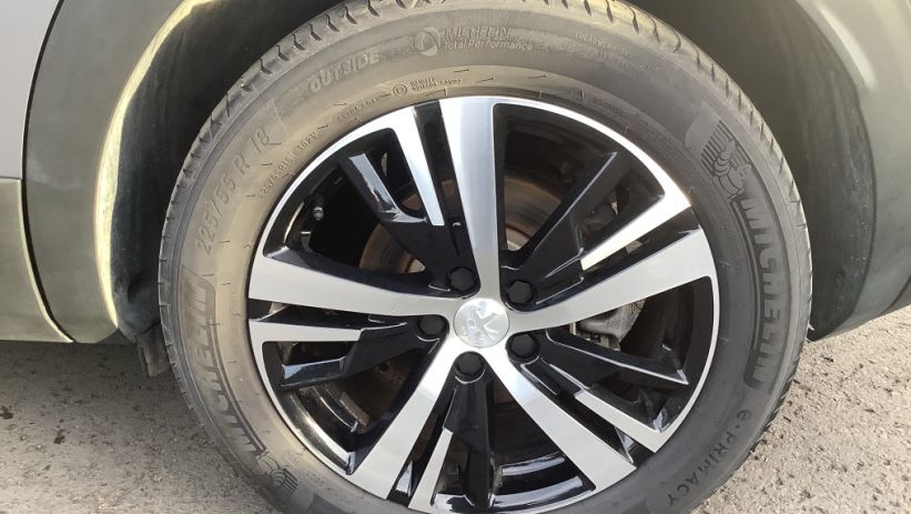 Aperçu du véhicule : 3008 Hybrid 136 e-DCS6 GT