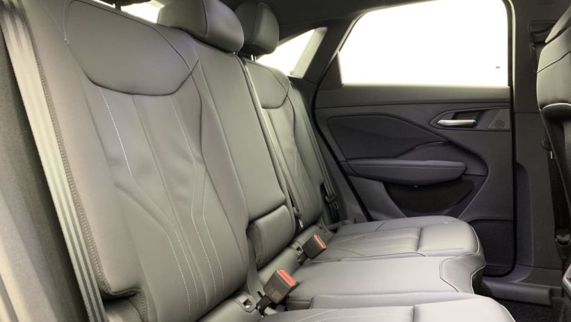 Aperçu du véhicule : E-HYBRID 272 CH S TRONIC 6 S LINE