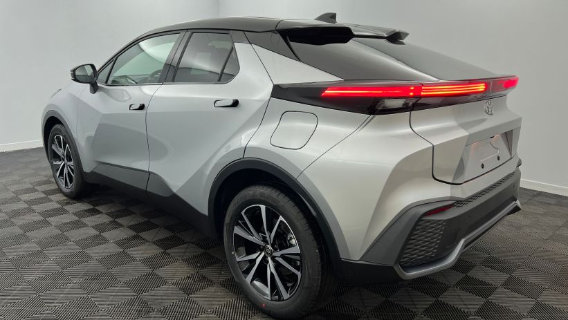 Aperçu du véhicule : Hybride Rechargeable 225 Design Gris Minéral - Toit Noir avec 2360€ d'équipements inclus