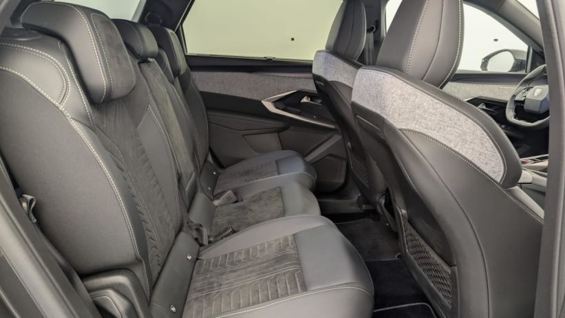 Aperçu du véhicule : HYBRID 145CH E-DCS6 GT