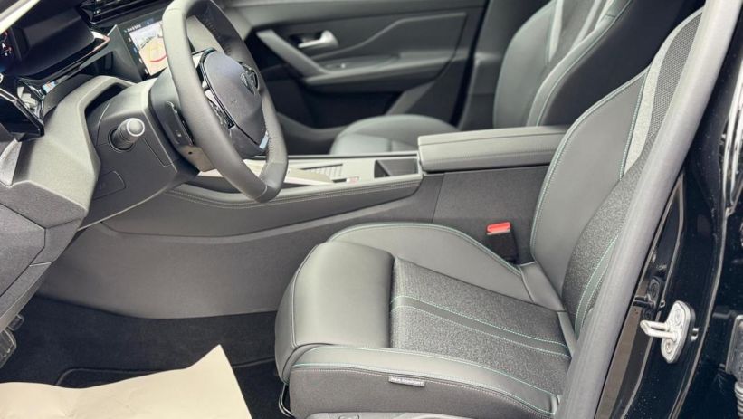 Aperçu du véhicule : ALLURE 1.5 BLUEHDI 130CV EAT8 + CAMERA 360 +SIEGES AV CHAUFFANTS + ADML + ATTELAGE