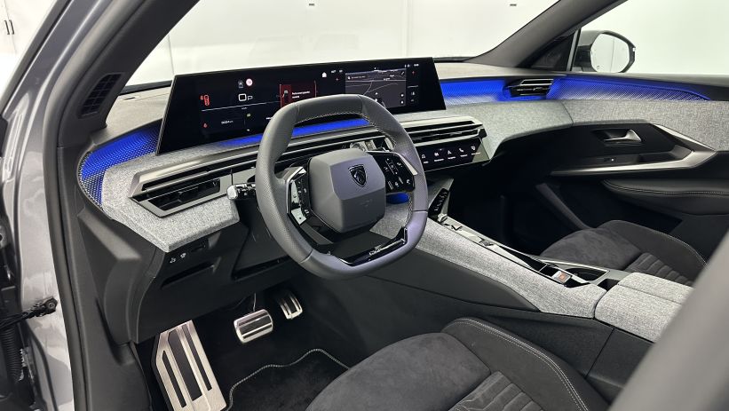 Aperçu du véhicule : III 1.2 Hybrid 145ch GT e-DCS6