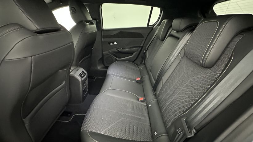 Aperçu du véhicule : III(2) 1.2 Hybrid 145ch GT e-DCS6