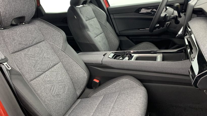 Aperçu du véhicule : FULL HYBRID E-TECH 200 CH EVOLUTION