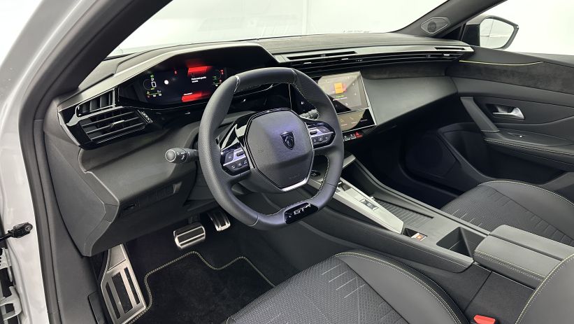 Aperçu du véhicule : III(2) 1.2 Hybrid 145ch GT e-DCS6