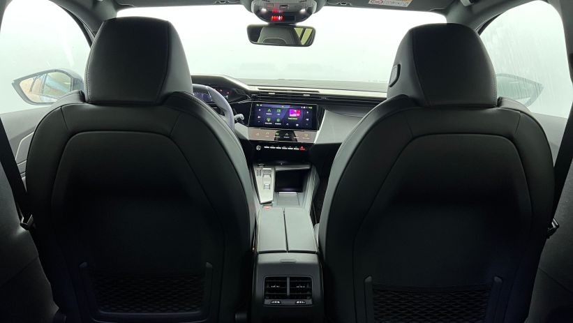 Aperçu du véhicule : BlueHDi 130ch S&S EAT8 GT Gris Artense avec 4500€ d'équipements inclus