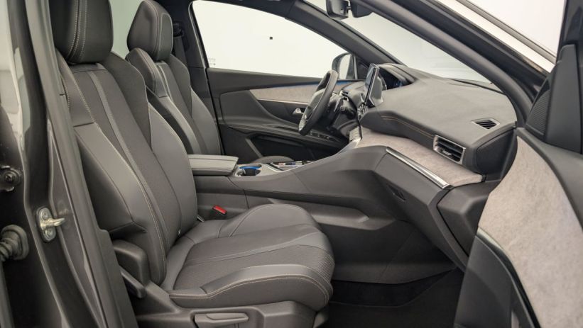 Aperçu du véhicule : Hybrid4 300 e-EAT8 GT