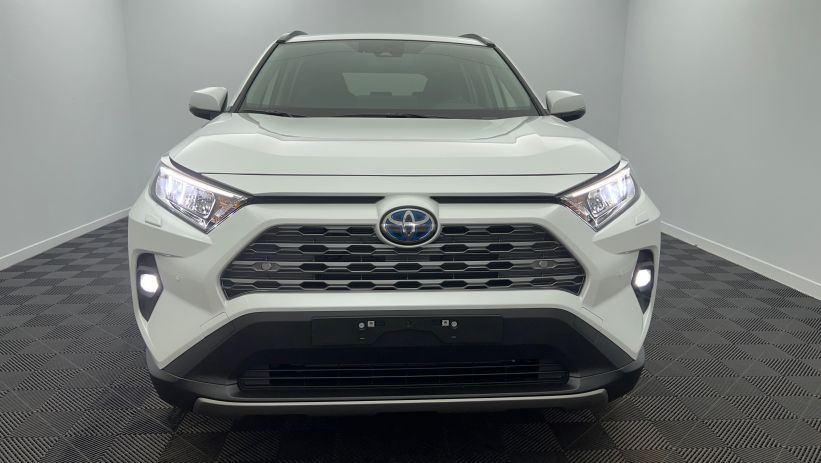 Aperçu du véhicule : Hybride 218 ch 2WD Dynamic Blanc Lunaire Nacré avec 3100€ d'équipements inclus