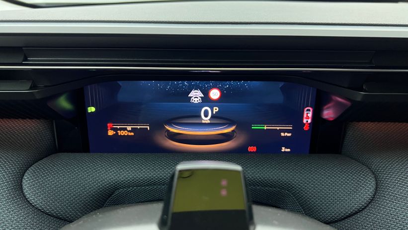 Aperçu du véhicule : Nouveau Hybrid 145 ch e-DCS6 Plus Blanc Okénite - Toit Noir Perla Nera avec 2550€ d'équipements inclus