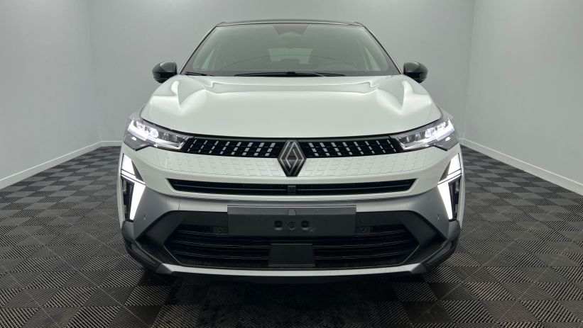 Aperçu du véhicule : E-Tech full hybrid 160 ch esprit Alpine Blanc Nacré - Toit Noir Etoilé avec 1350€ d'équipements inclus