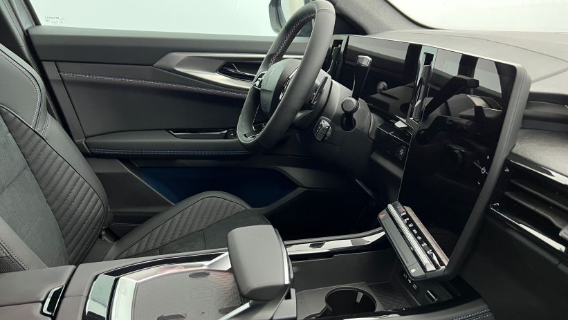 Aperçu du véhicule : E-Tech full hybrid 200 esprit Alpine Gris schiste - Toit Noir Etoilé avec 3150€ d'équipements inclus