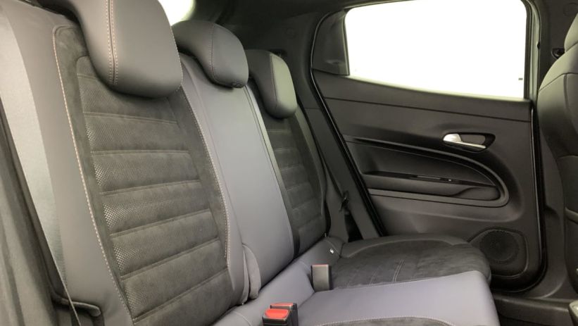 Aperçu du véhicule : 1.2 Ibrida 145 ch eDCT6 Intensa