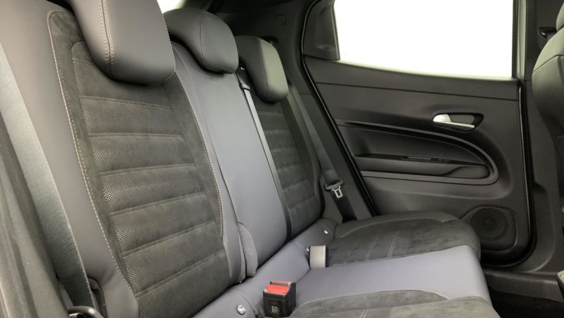 Aperçu du véhicule : 1.2 Ibrida 145 ch eDCT6 Intensa