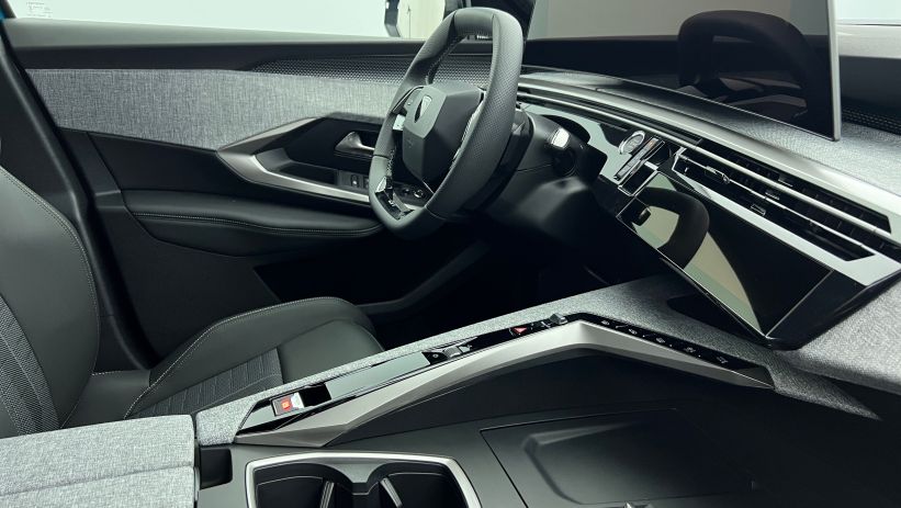Aperçu du véhicule : Nouveau Hybrid 145 e-DCS6 GT Bleu Obsession avec 4150€ d'équipements inclus